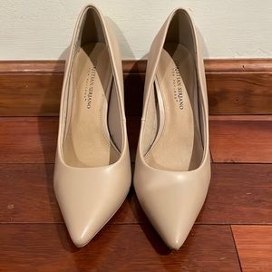 Christian Siriano nude 4” pump heels